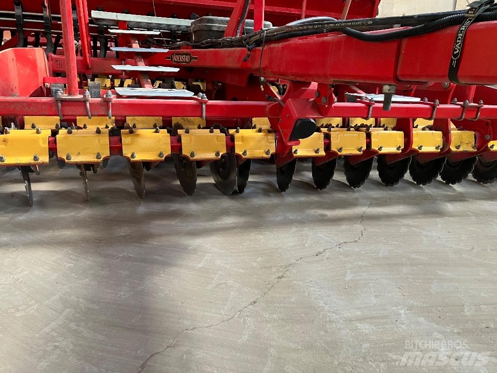Väderstad Rapid400C Farm Drills
