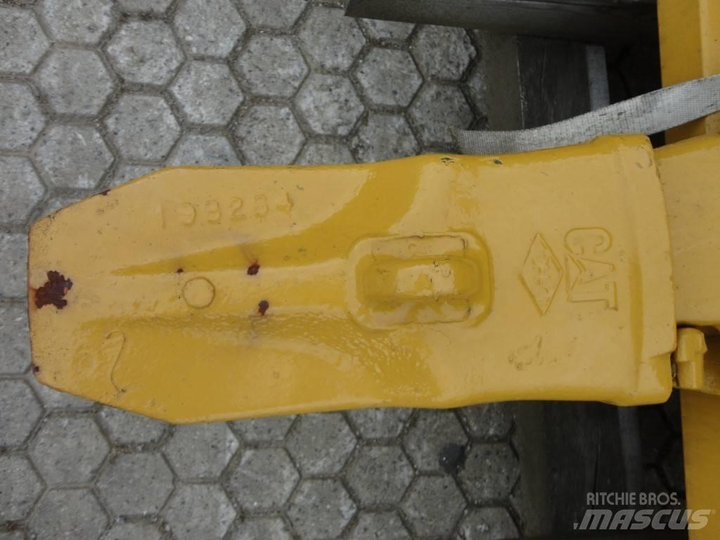 CAT 374 CAT bucket Buckets