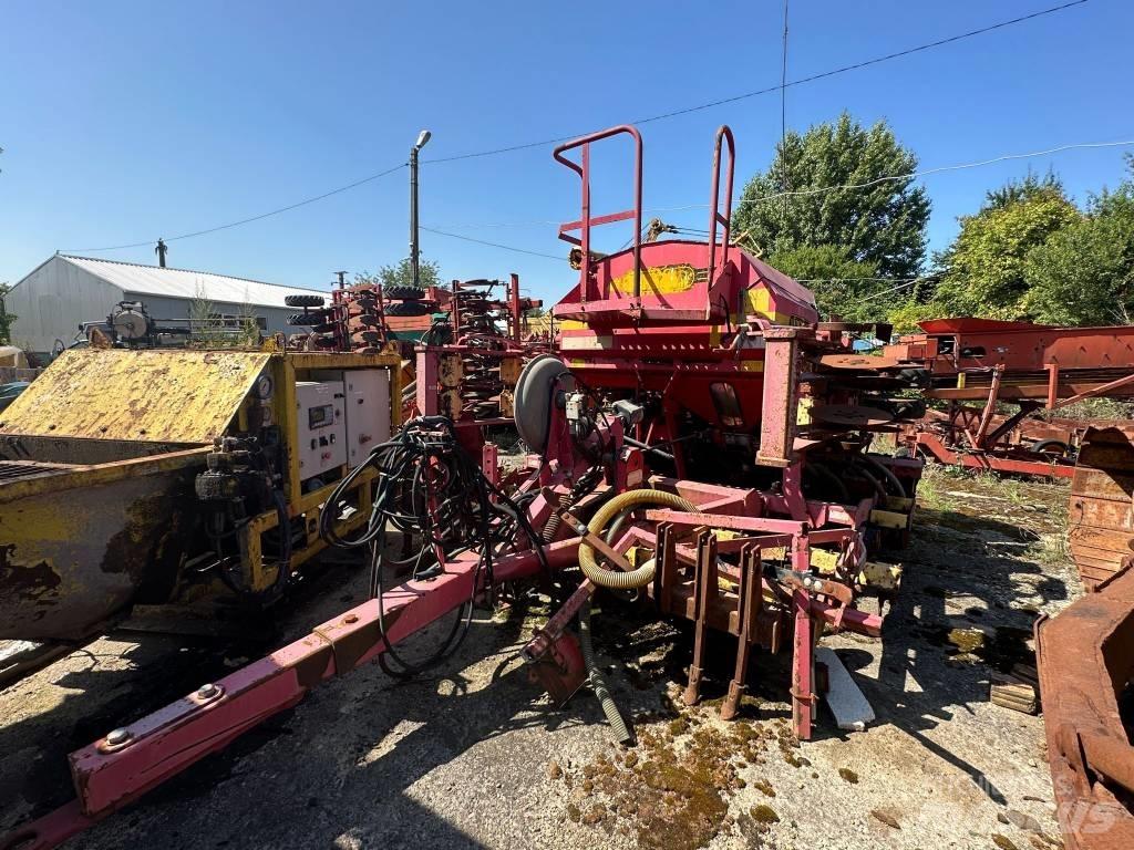 Väderstad Rapid400F Farm Drills