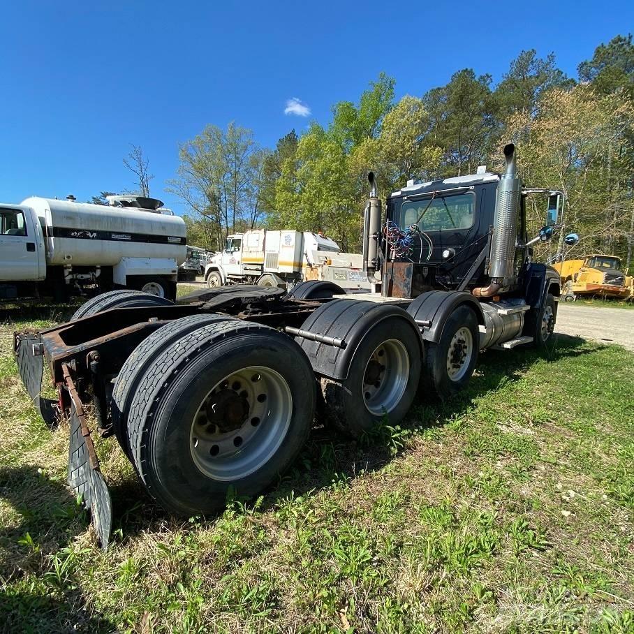 Mack CHN613 Conventional Trucks / Tractor Trucks