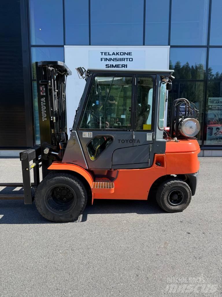 Toyota 02-7 FGF 30 LPG trucks