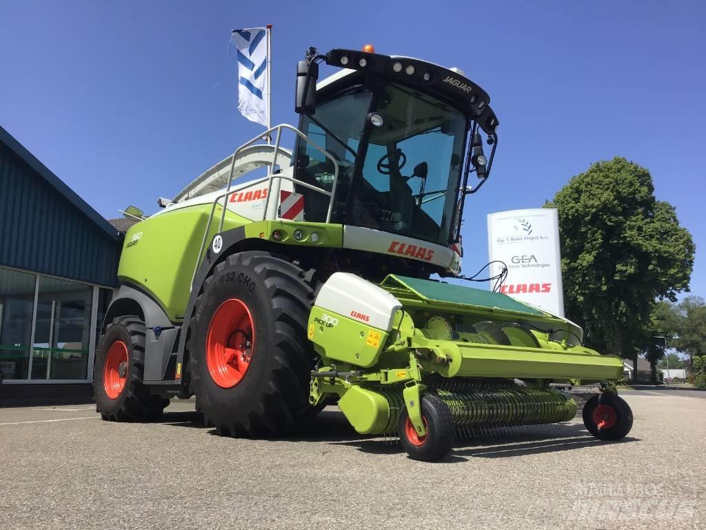 CLAAS Jaguar 960 Combine Harvesters
