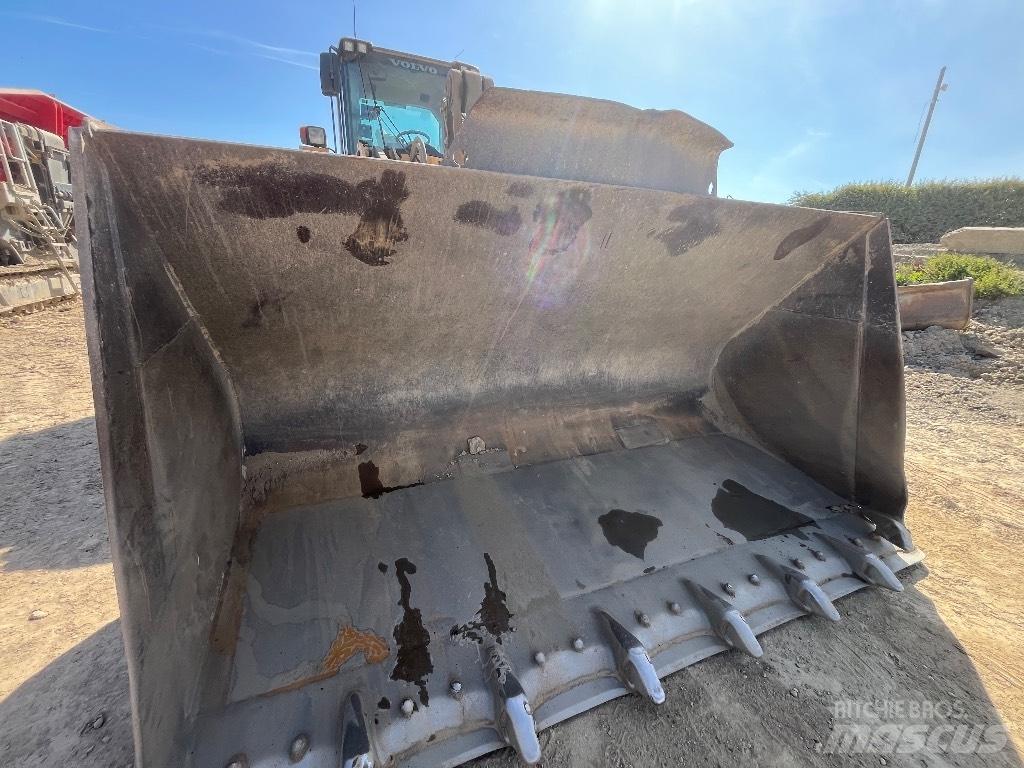 Volvo L180F Wheel Loaders