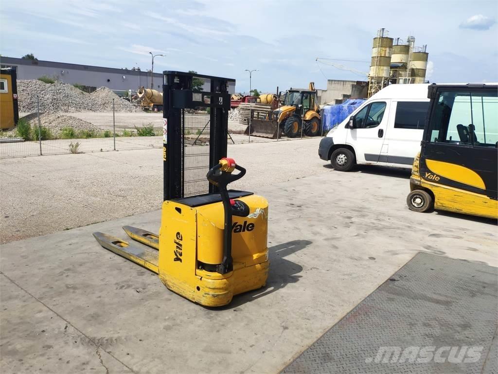 Yale MS14 AC Self Propelled Stackers