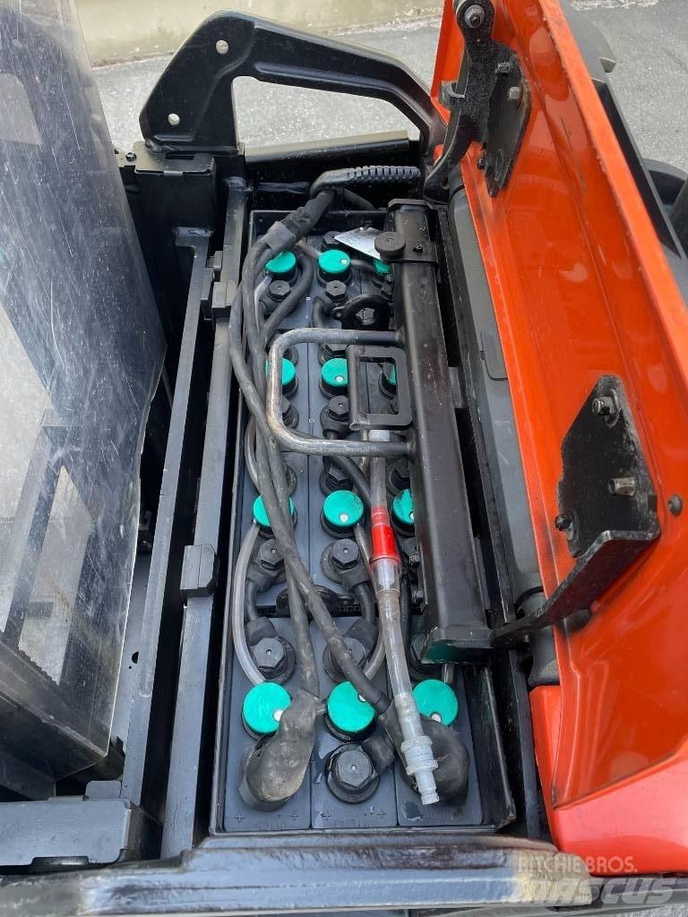 BT SPE 200 D Pedestrian stacker