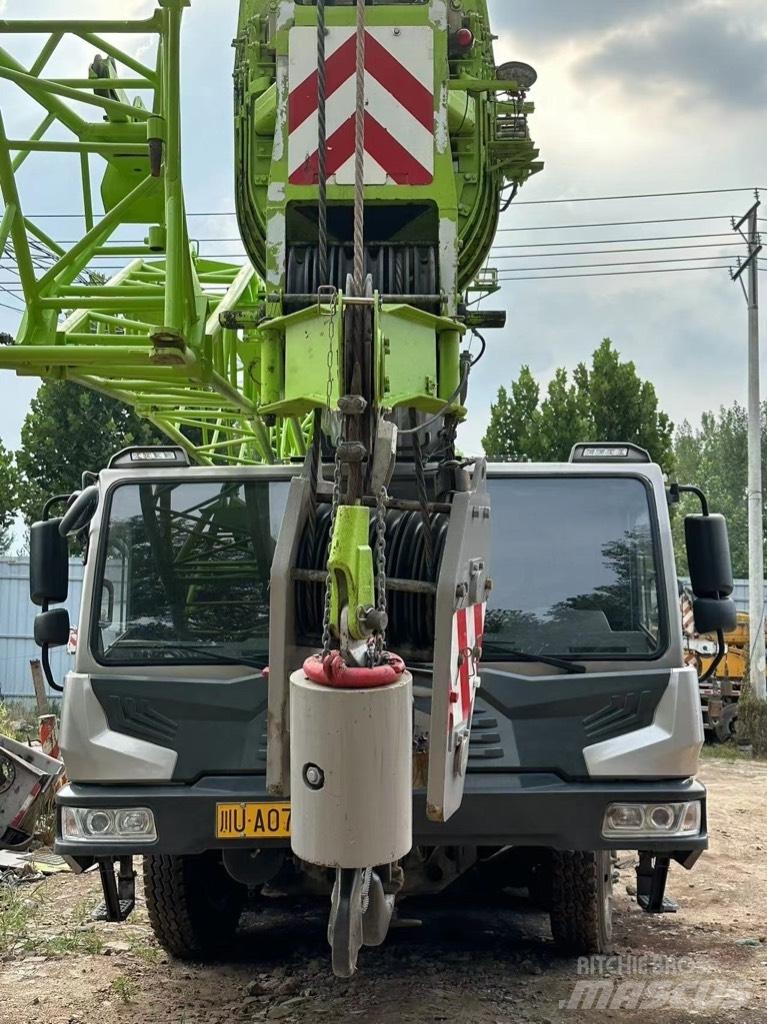 Zoomlion ZTC700 Mobile and all terrain cranes
