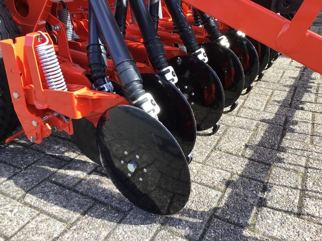 Kuhn Premia 300-24MD Farm Drills