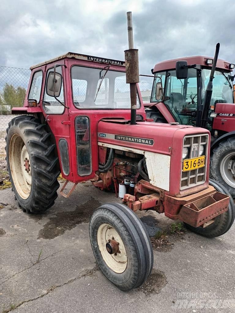 International 674 Tractors