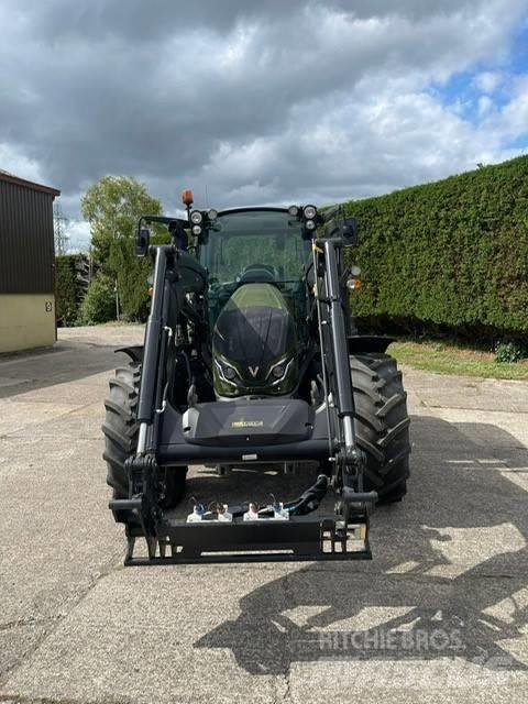 Valtra G 125 Tractors