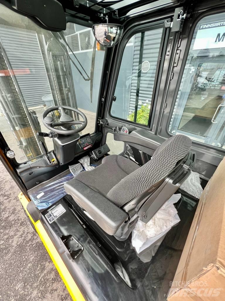 Hyundai 35B-9U Electric Forklifts