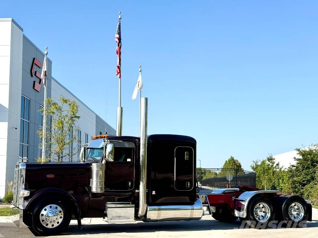 Peterbilt 389 Conventional Trucks / Tractor Trucks