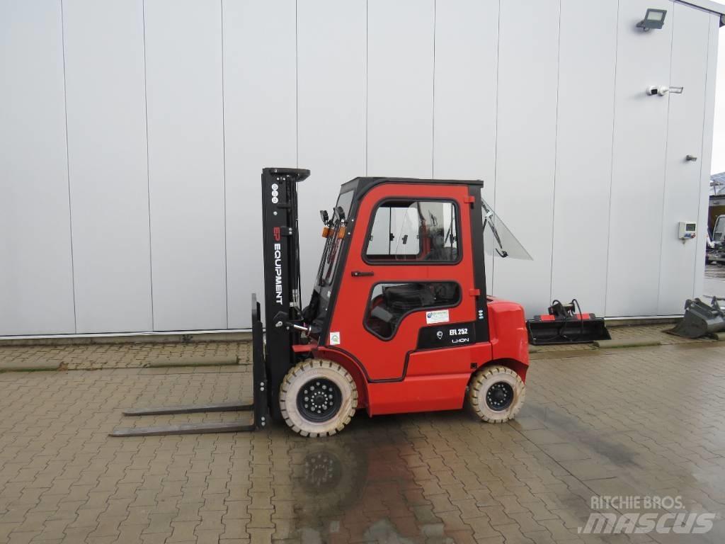 EP EFL252 Electric Forklifts