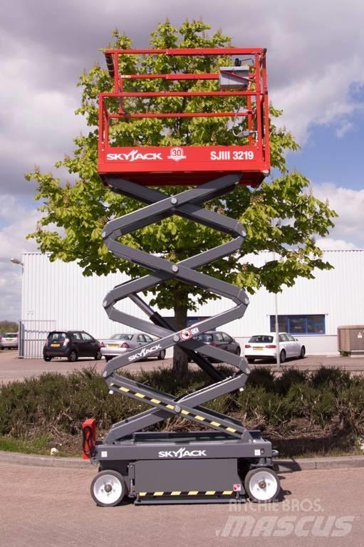 SkyJack SJIII3219 Scissor Lifts