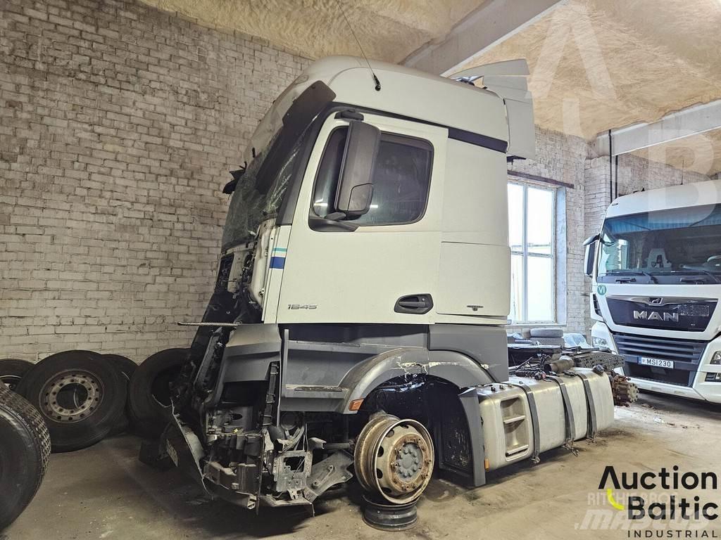 Mercedes-Benz 1845 Conventional Trucks / Tractor Trucks