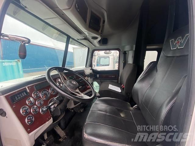Western Star 4900SB Conventional Trucks / Tractor Trucks