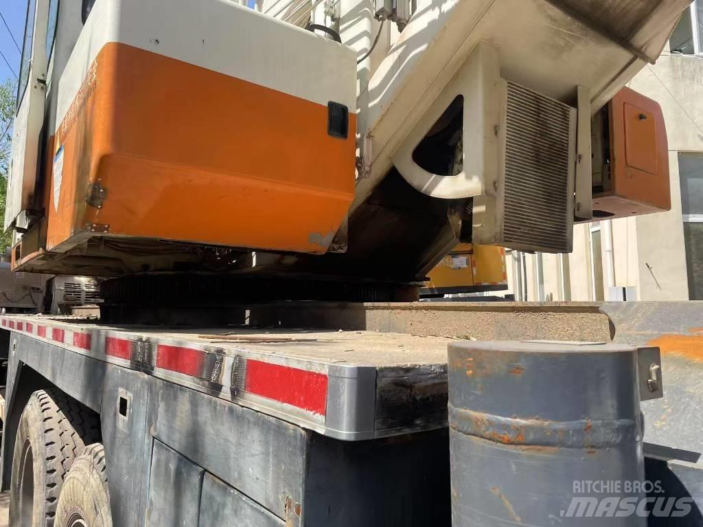 Zoomlion ZTV550 Mobile and all terrain cranes