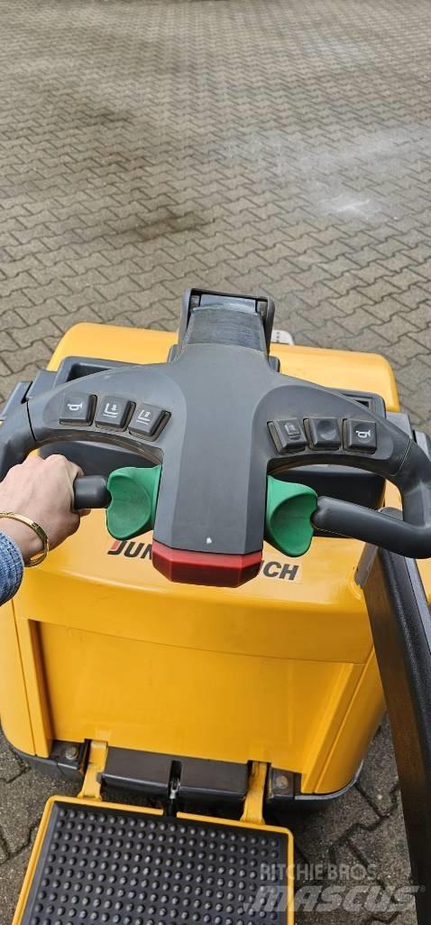 Jungheinrich ERE220 Low lifter