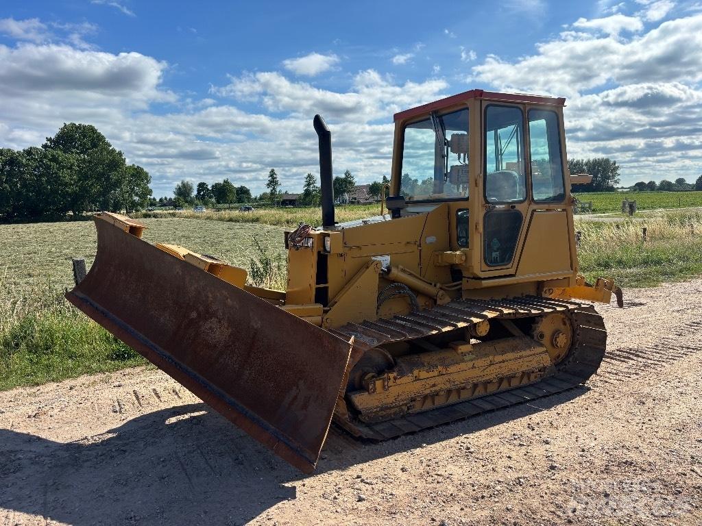 CAT D 4 C Crawler dozers