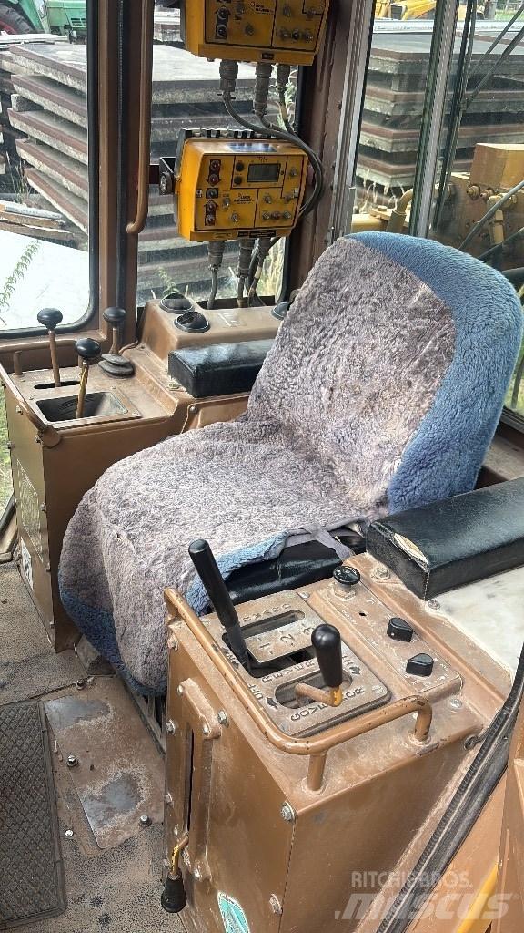 CAT D 4 C Crawler dozers