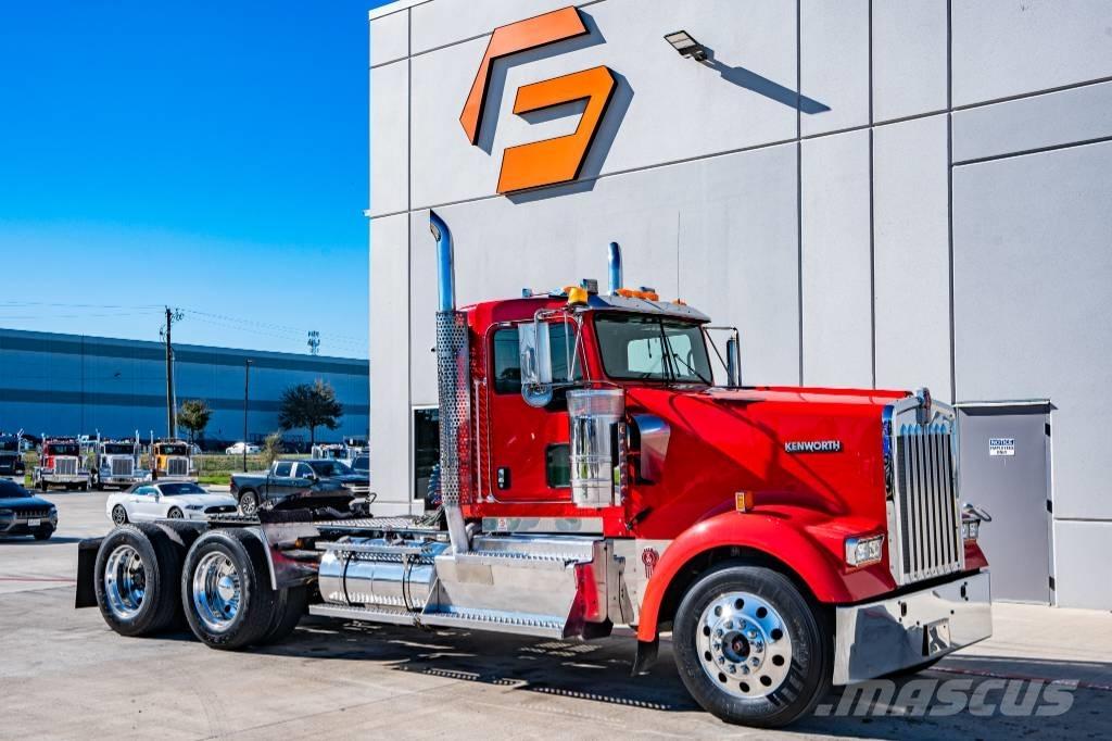 Kenworth W 900 Conventional Trucks / Tractor Trucks