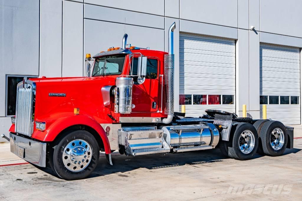 Kenworth W 900 Conventional Trucks / Tractor Trucks