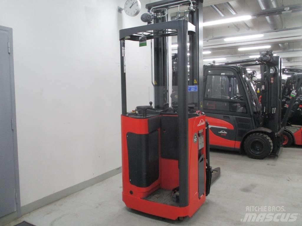 Linde L2000 Self Propelled Stackers