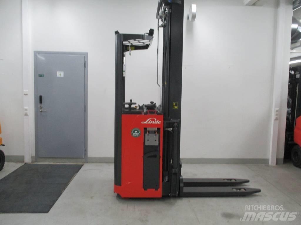 Linde L2000 Self Propelled Stackers