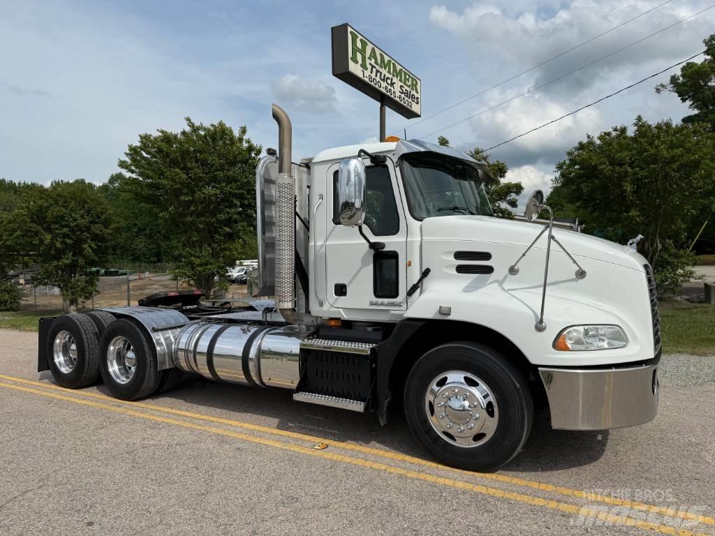 Mack CXU 613 Conventional Trucks / Tractor Trucks