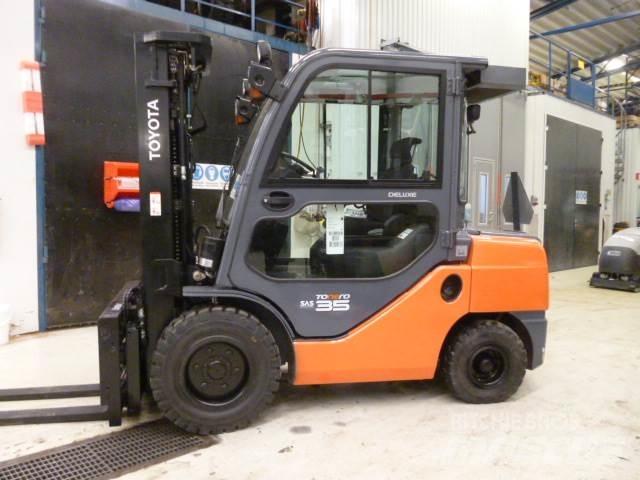 Toyota 52 - 2 - FDJF 35 Diesel Forklifts
