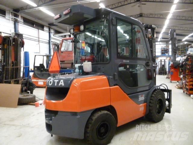 Toyota 52 - 2 - FDJF 35 Diesel Forklifts