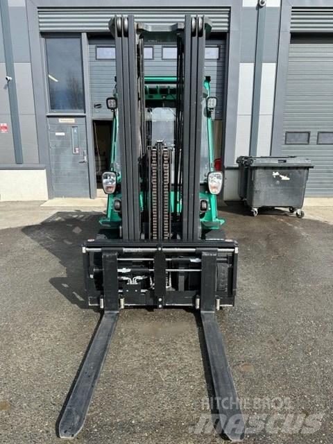 Mitsubishi FD30N Diesel Forklifts