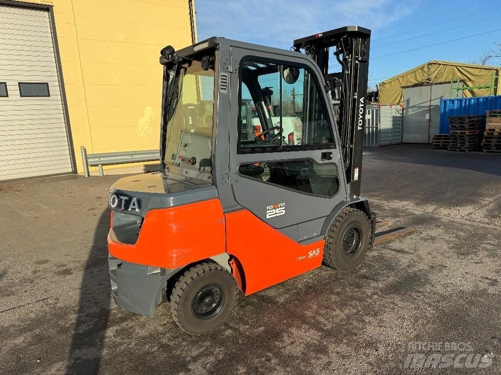Toyota 52-8FDF25 Diesel Forklifts