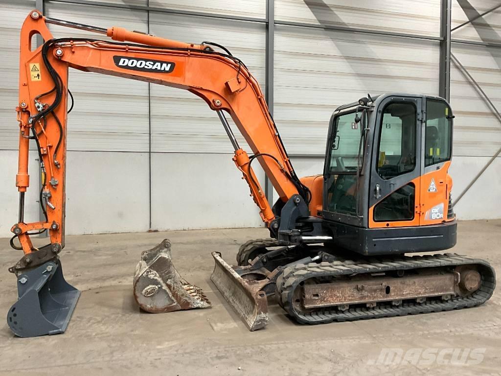 Doosan DX 80 R Mini excavators  7t - 12t