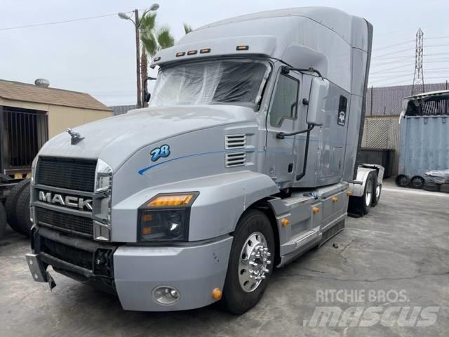 Mack Anthem Conventional Trucks / Tractor Trucks
