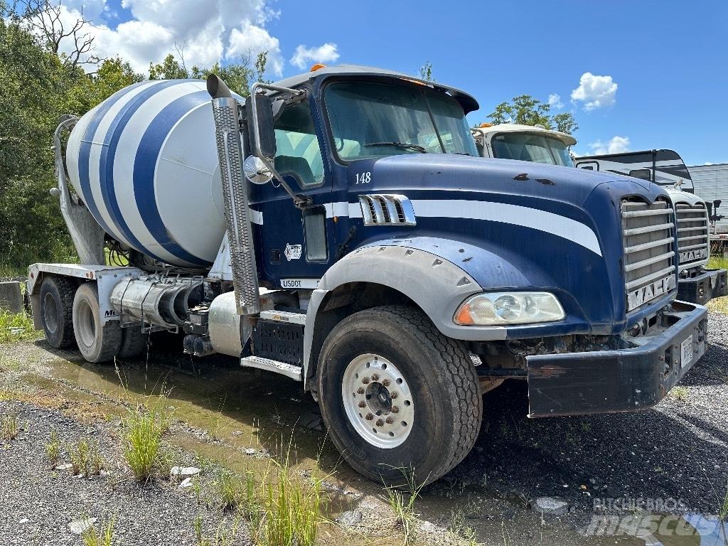 Mack GU 800 Other Trucks