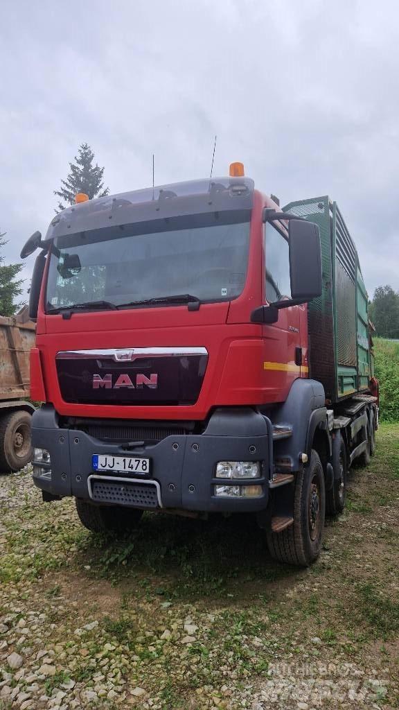 MAN TGS + Neuson 1266 Wood Chippers