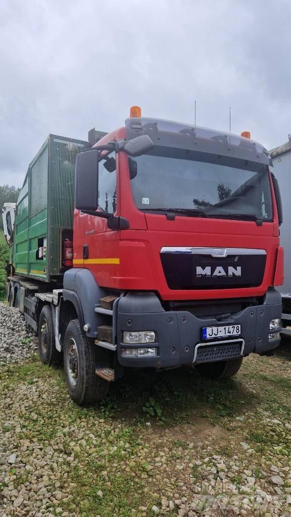 MAN TGS + Neuson 1266 Wood Chippers