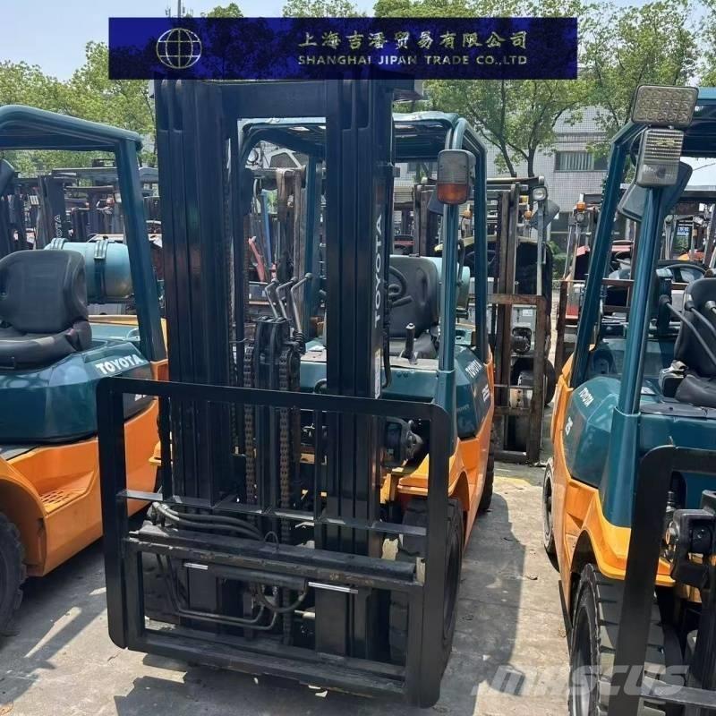 Toyota 25 Diesel Forklifts