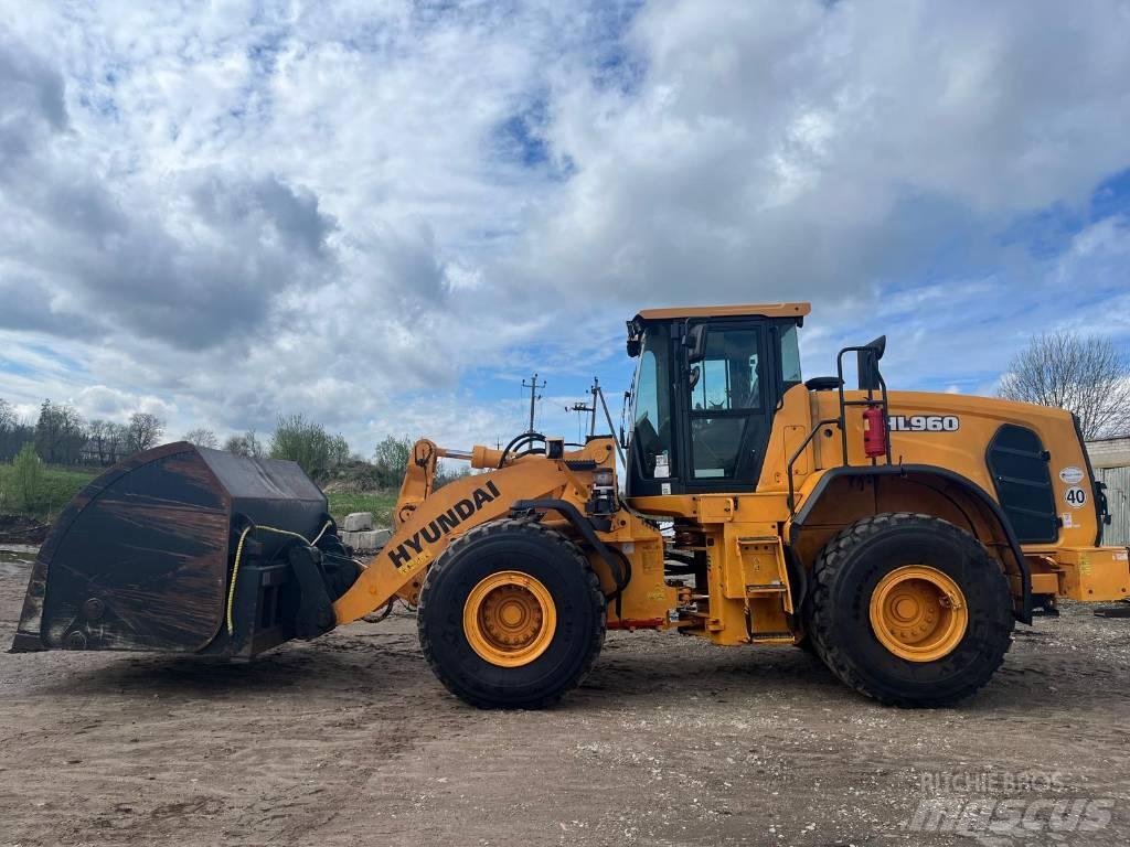 Hyundai HL 960 Wheel Loaders