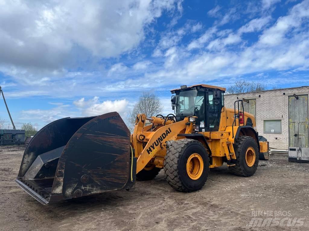 Hyundai HL 960 Wheel Loaders