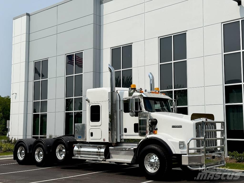 Kenworth T800 Conventional Trucks / Tractor Trucks
