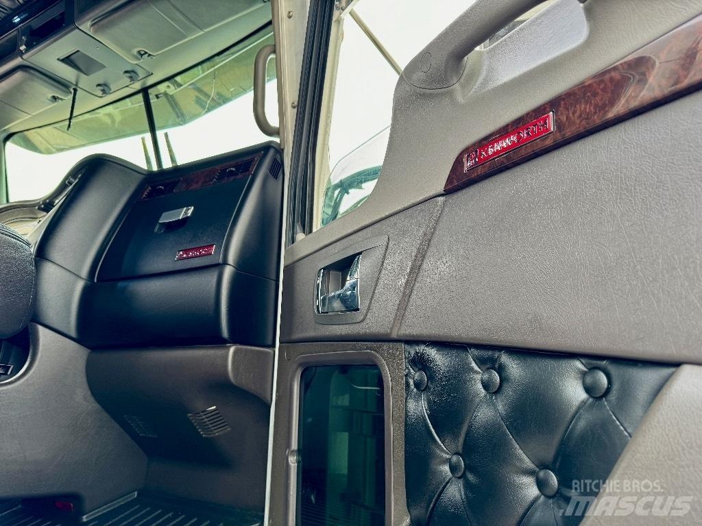 Kenworth T800 Conventional Trucks / Tractor Trucks