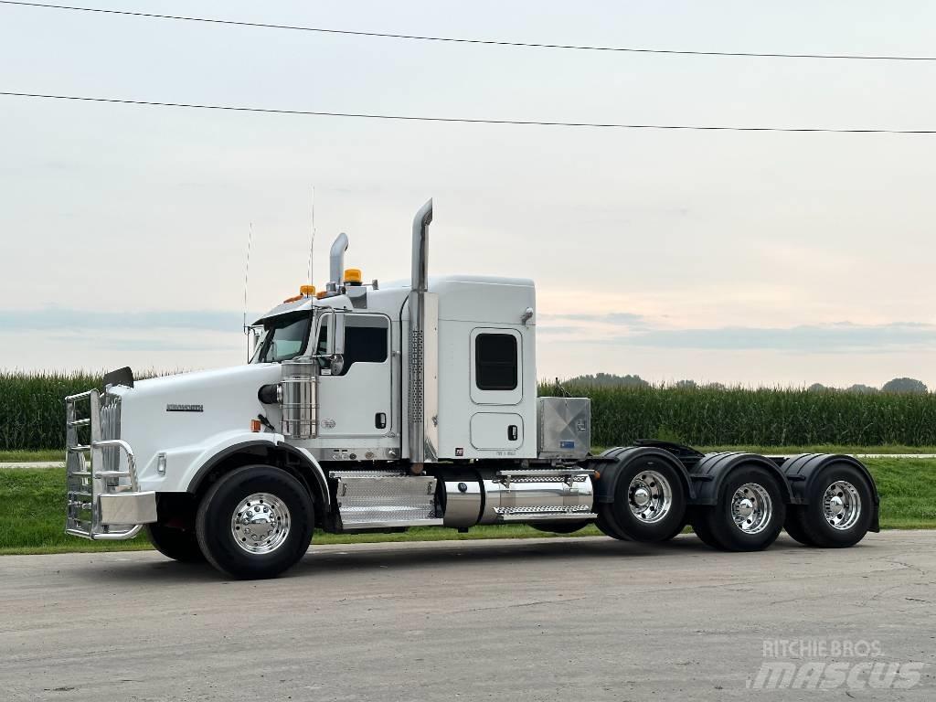 Kenworth T800 Conventional Trucks / Tractor Trucks