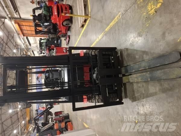 Manitou MI25D Rough Terrain Trucks