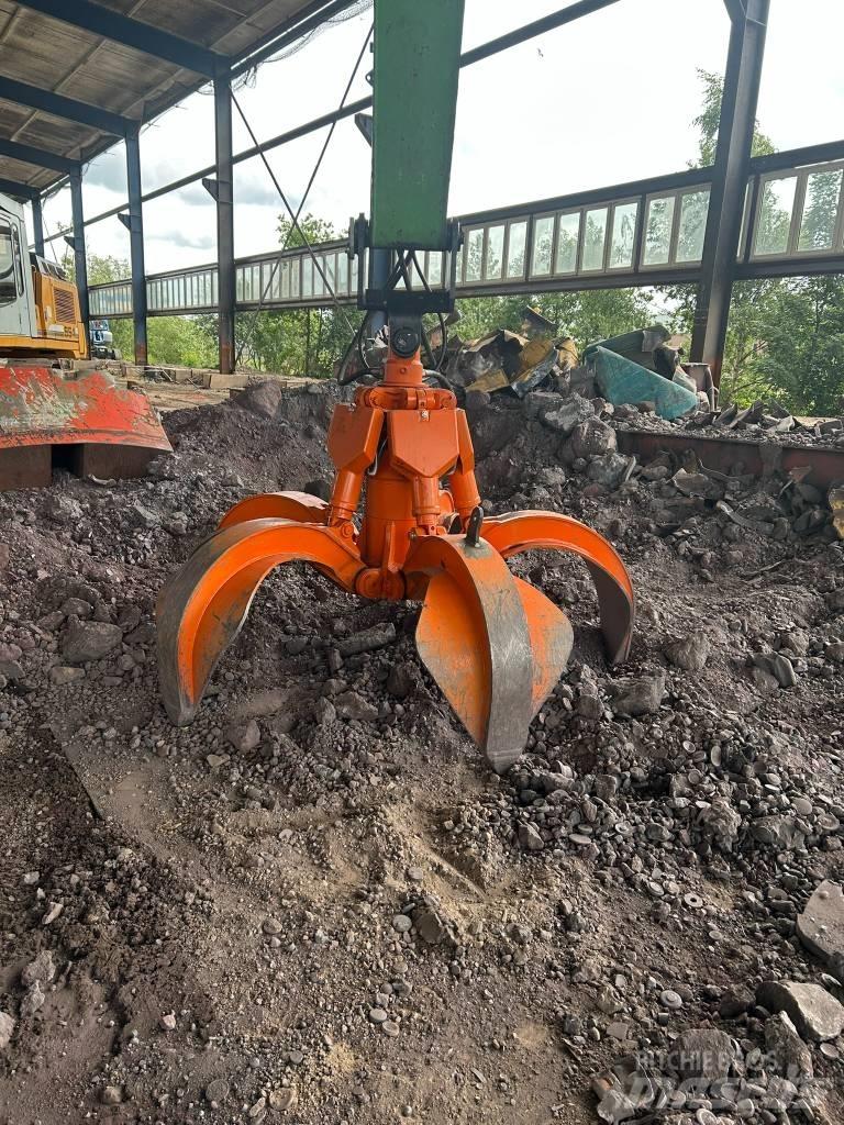 Sennebogen 835 Waste / Industry Handlers