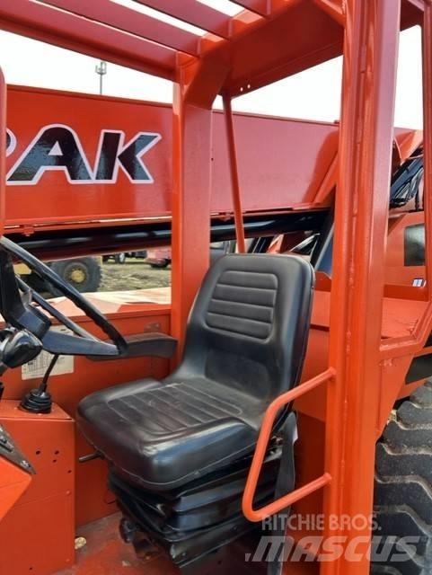 SkyTrak 8042 Telescopic Handlers