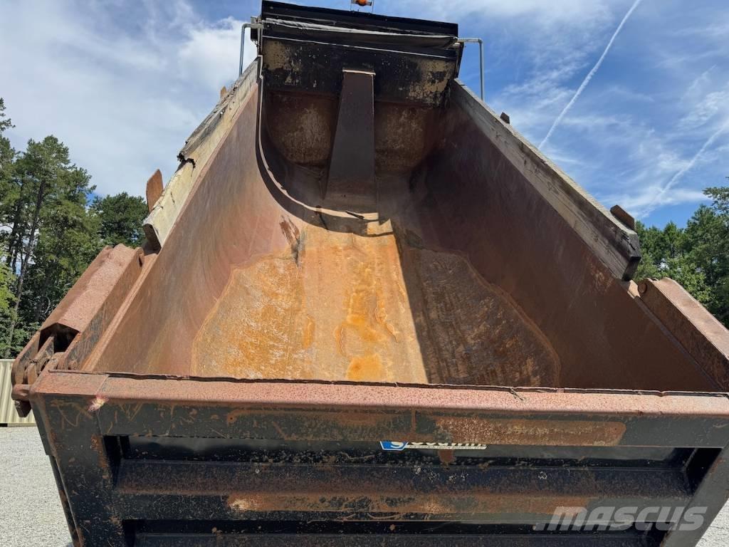 Freightliner 114 SD Dump Trucks