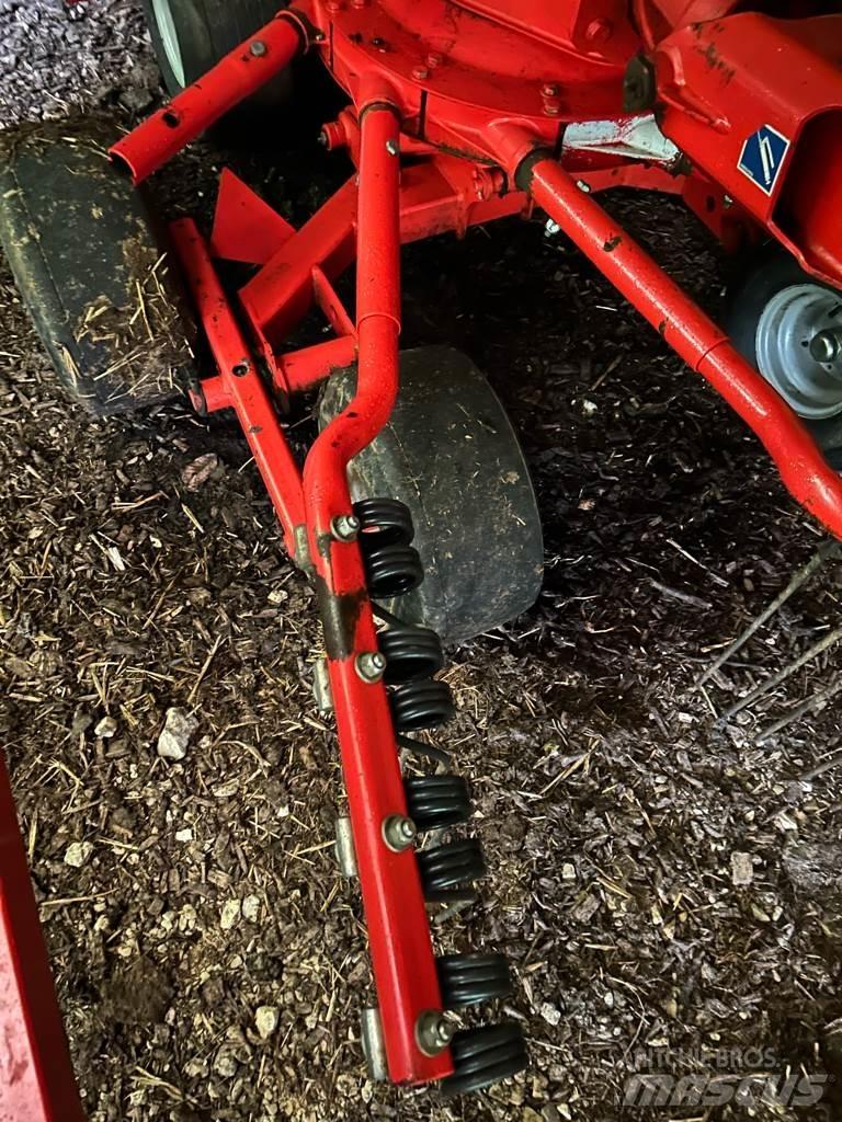 Kuhn GA 6632 Swathers \ Windrowers