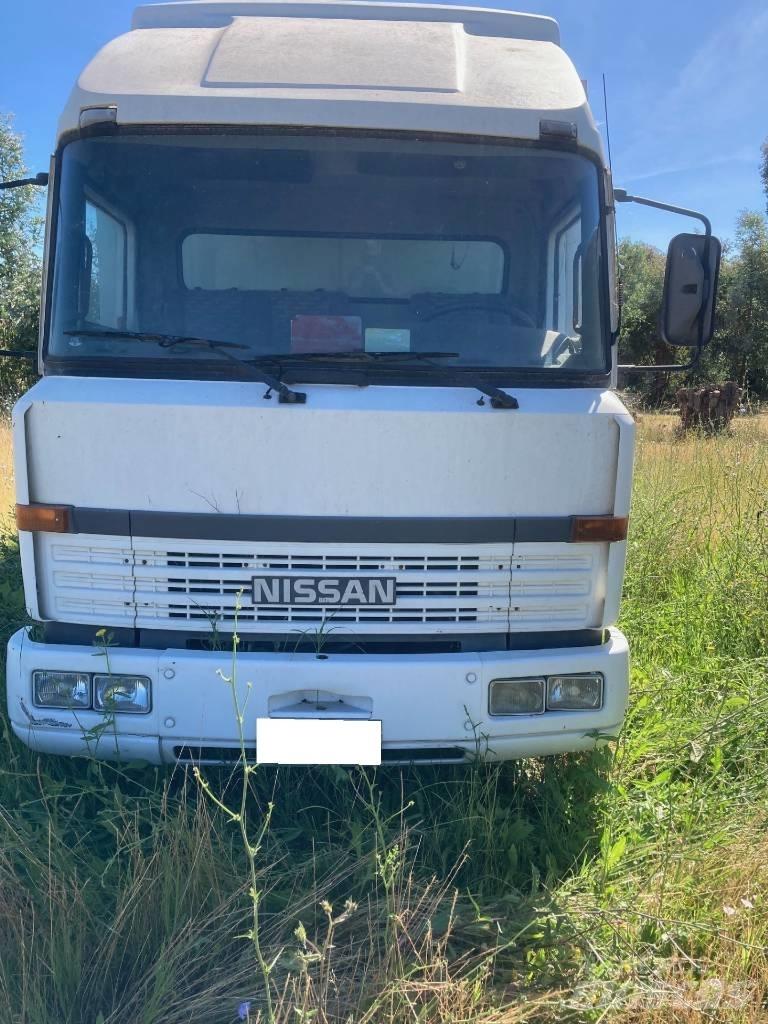 Nissan CAMPER L70 Motor homes and travel trailers