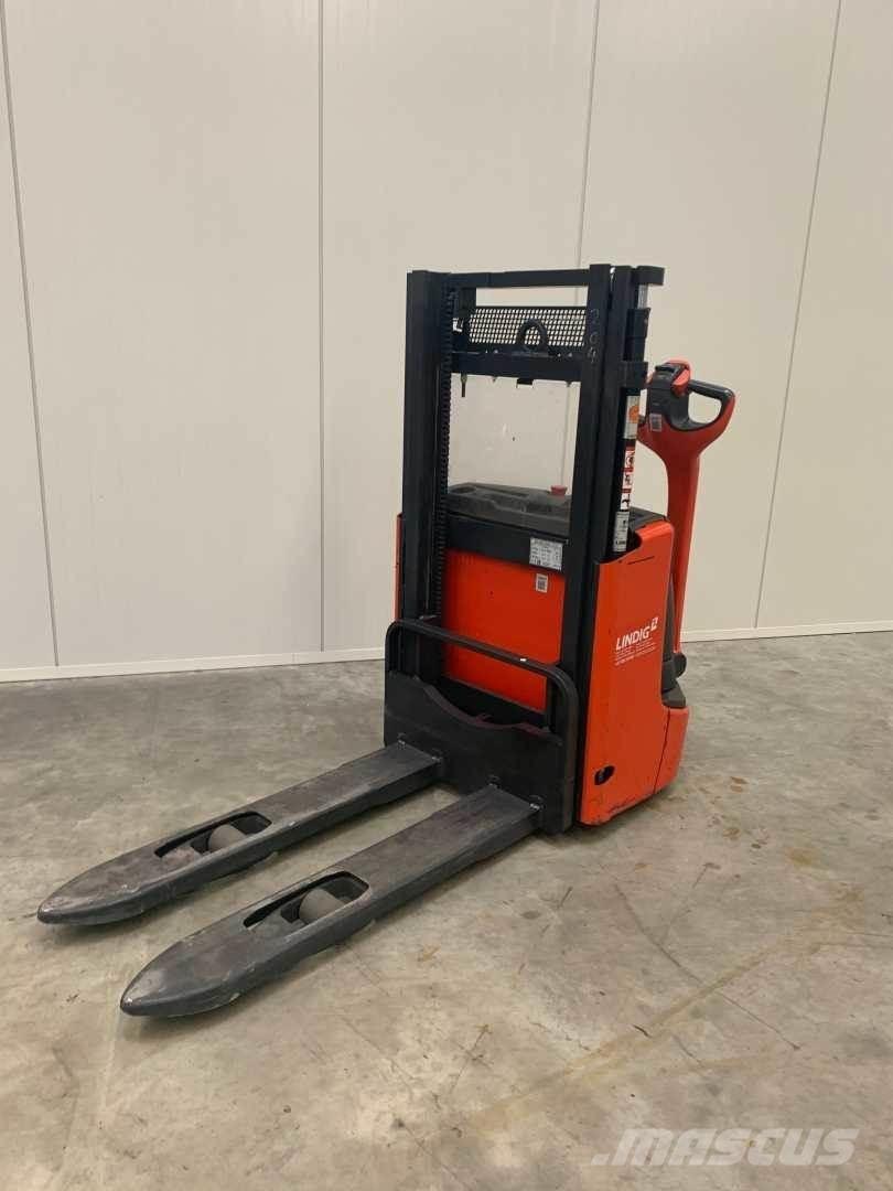 Linde L12 Self Propelled Stackers